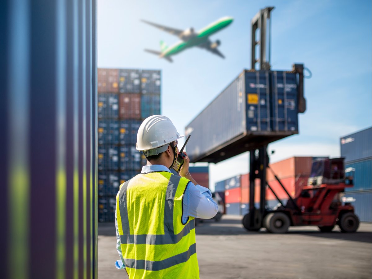 Douane expediteur in internationale haven